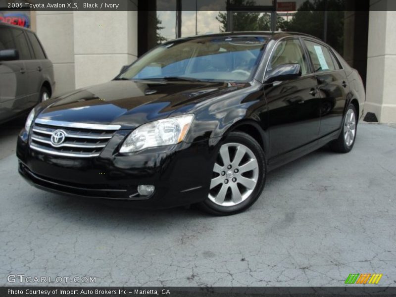 Black / Ivory 2005 Toyota Avalon XLS