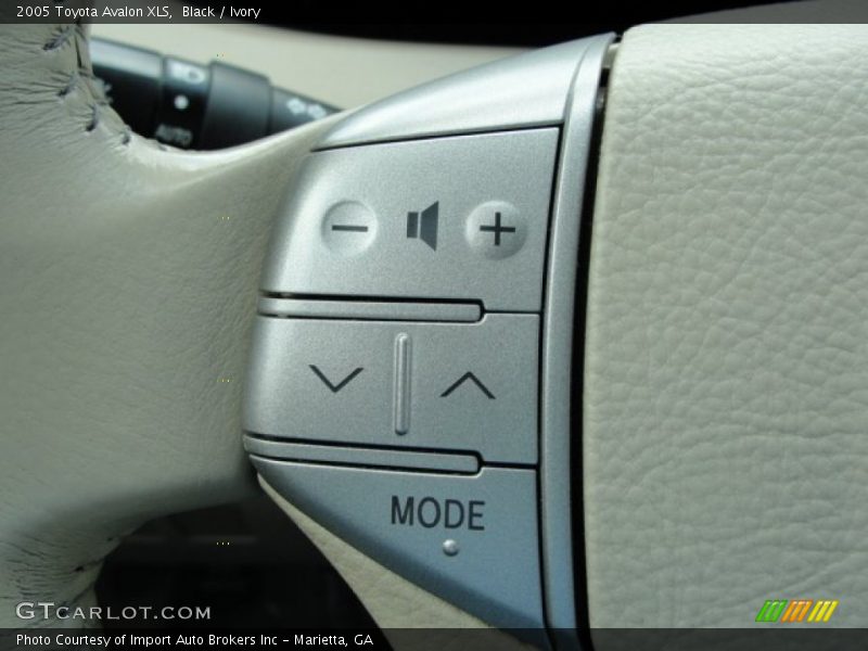 Black / Ivory 2005 Toyota Avalon XLS