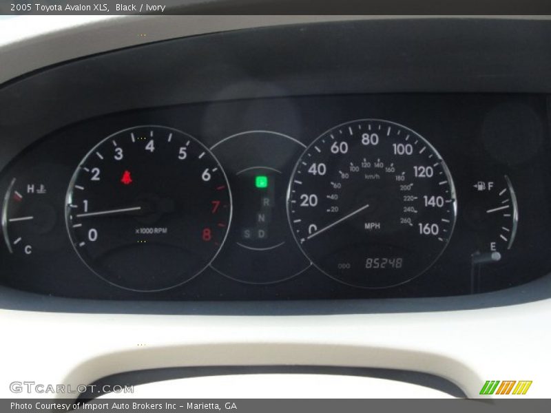 Black / Ivory 2005 Toyota Avalon XLS