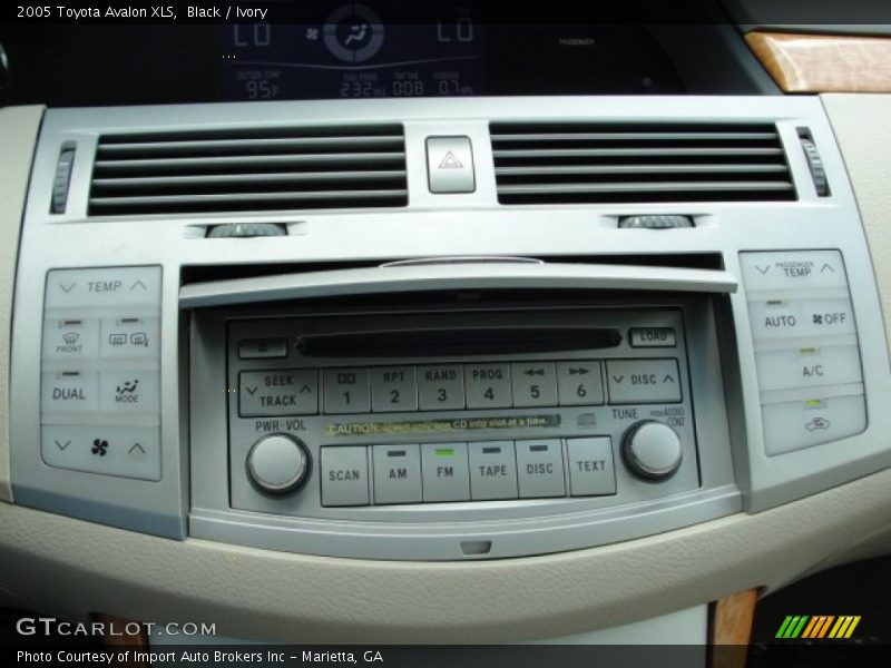 Black / Ivory 2005 Toyota Avalon XLS