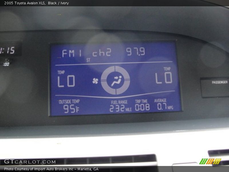 Black / Ivory 2005 Toyota Avalon XLS