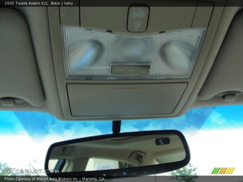Black / Ivory 2005 Toyota Avalon XLS