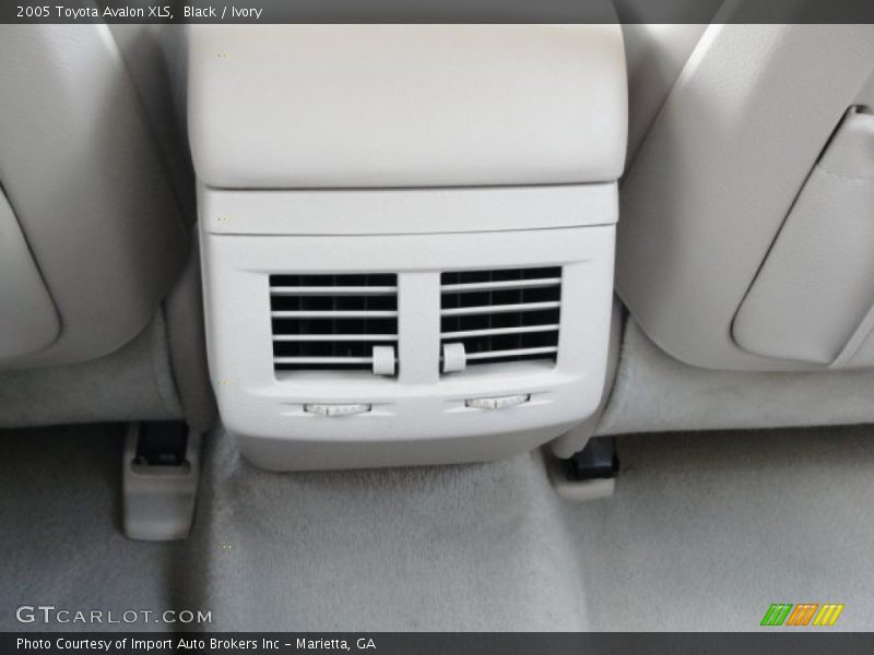 Black / Ivory 2005 Toyota Avalon XLS