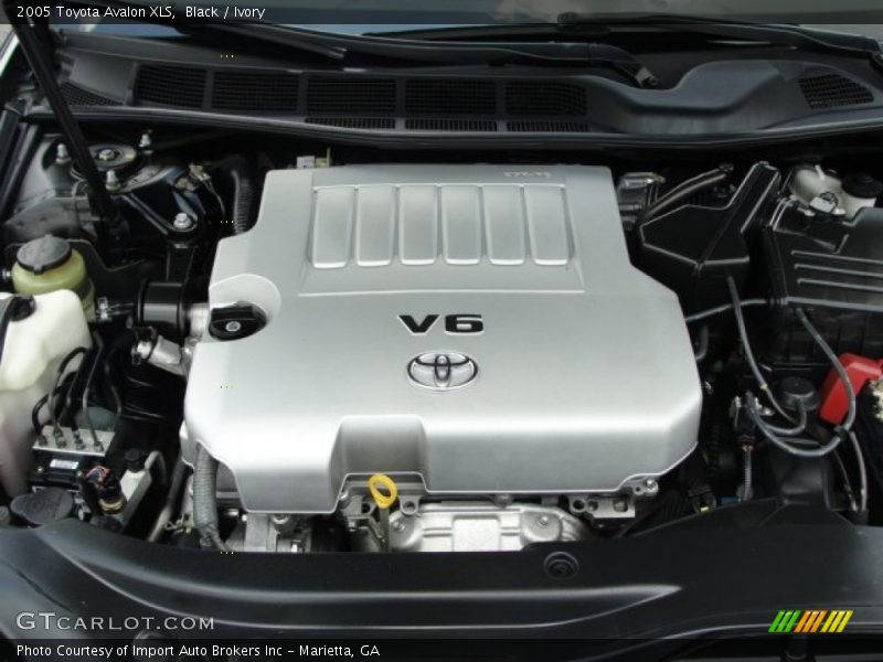 Black / Ivory 2005 Toyota Avalon XLS