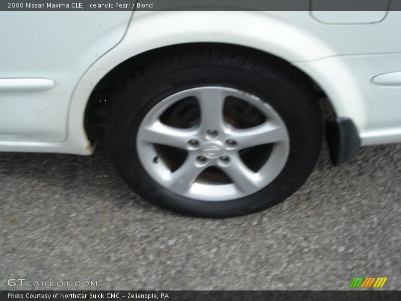 Icelandic Pearl / Blond 2000 Nissan Maxima GLE