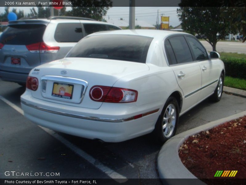 Pearl White / Black 2006 Kia Amanti
