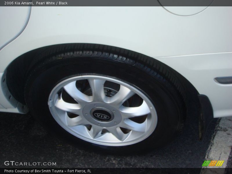 Pearl White / Black 2006 Kia Amanti