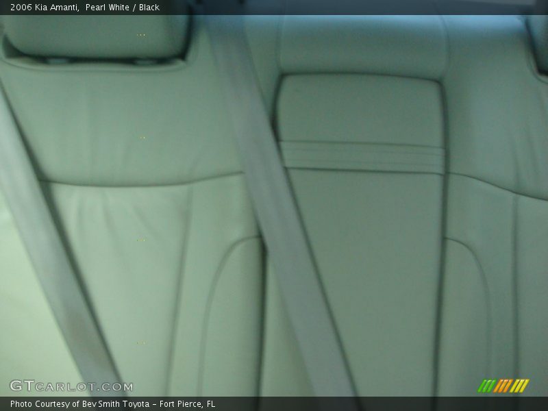 Pearl White / Black 2006 Kia Amanti