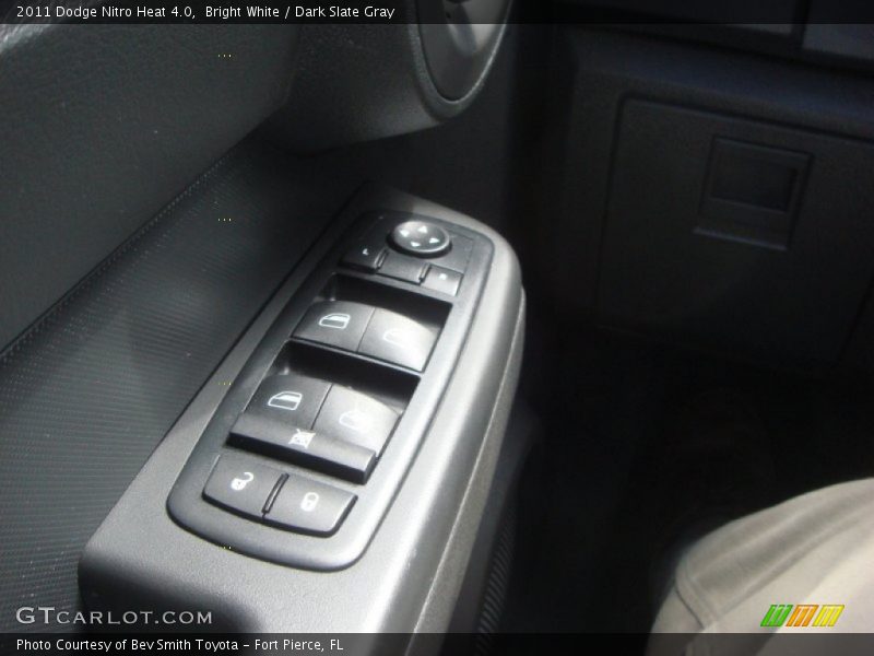 Bright White / Dark Slate Gray 2011 Dodge Nitro Heat 4.0