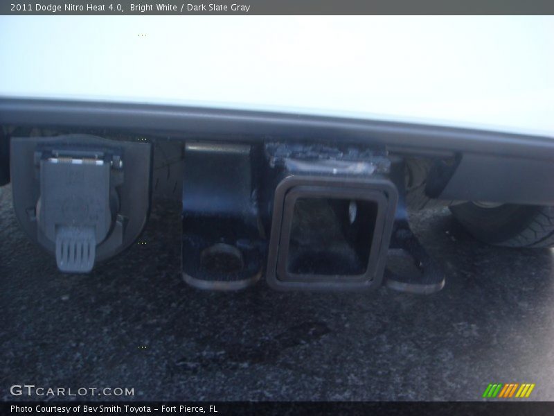 Bright White / Dark Slate Gray 2011 Dodge Nitro Heat 4.0