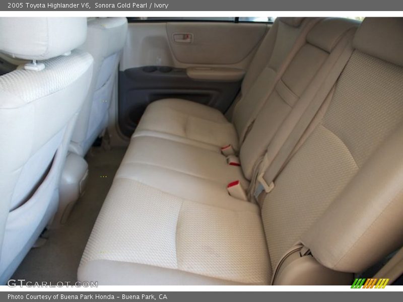 Sonora Gold Pearl / Ivory 2005 Toyota Highlander V6