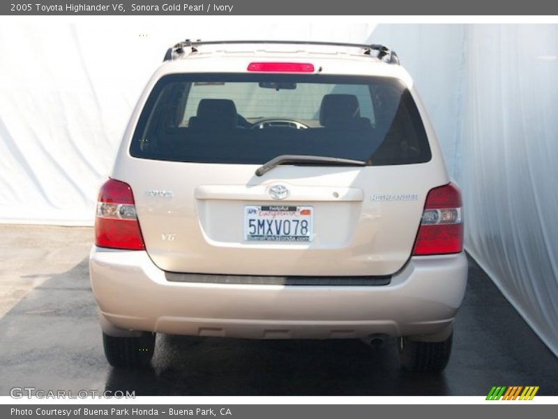 Sonora Gold Pearl / Ivory 2005 Toyota Highlander V6