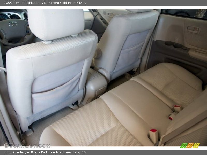 Sonora Gold Pearl / Ivory 2005 Toyota Highlander V6