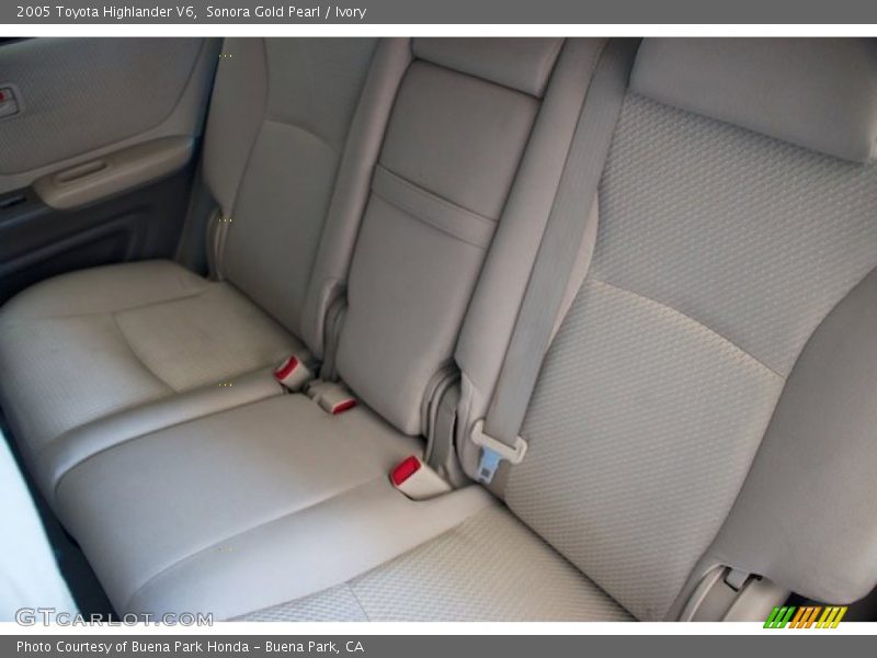 Sonora Gold Pearl / Ivory 2005 Toyota Highlander V6