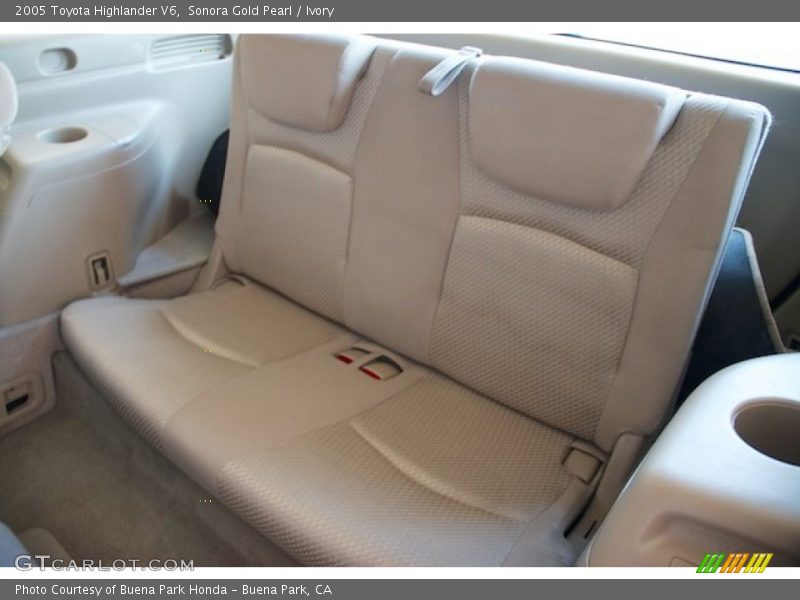 Sonora Gold Pearl / Ivory 2005 Toyota Highlander V6