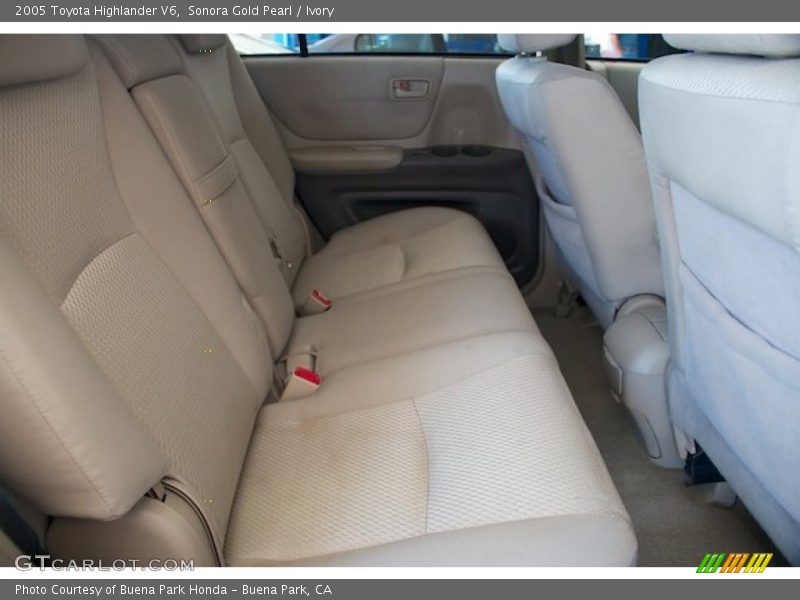 Sonora Gold Pearl / Ivory 2005 Toyota Highlander V6