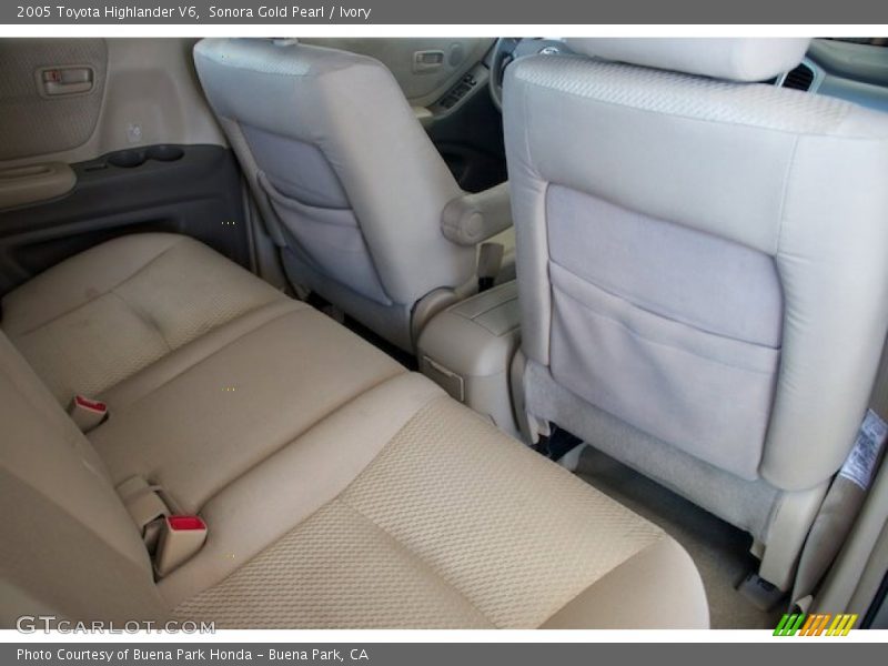 Sonora Gold Pearl / Ivory 2005 Toyota Highlander V6