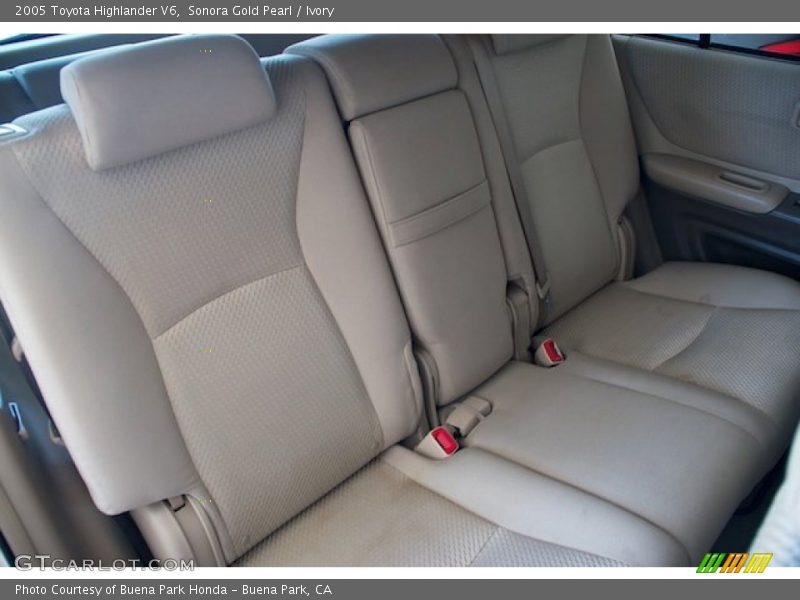 Sonora Gold Pearl / Ivory 2005 Toyota Highlander V6