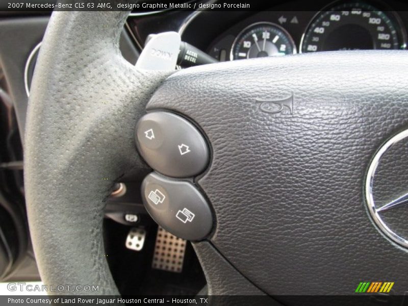 Controls of 2007 CLS 63 AMG
