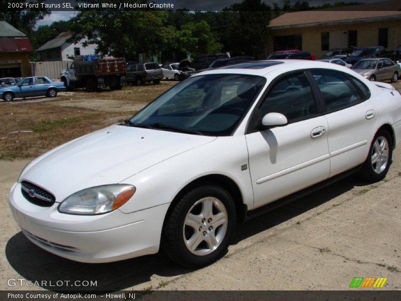 Vibrant White / Medium Graphite 2002 Ford Taurus SEL