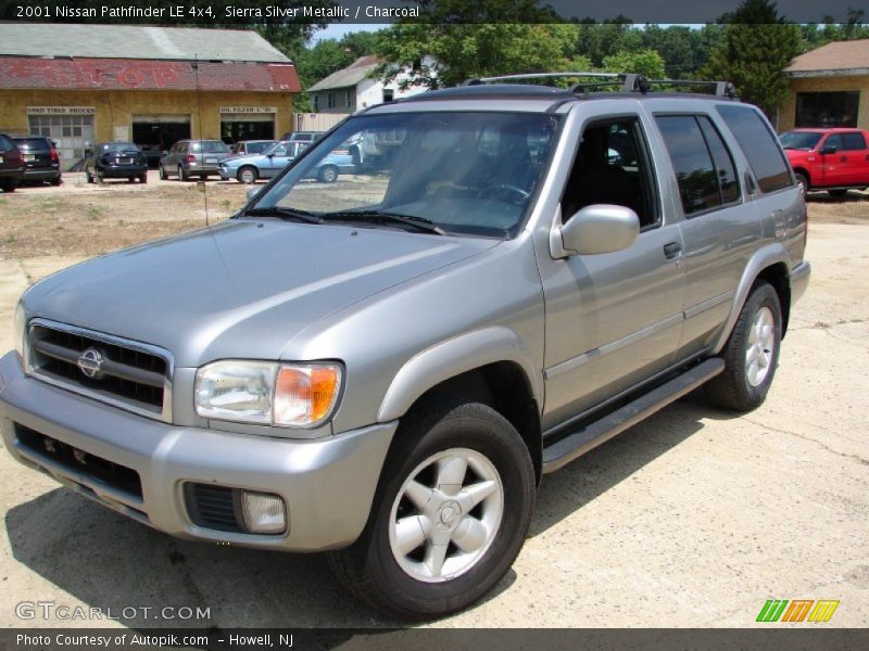 Sierra Silver Metallic / Charcoal 2001 Nissan Pathfinder LE 4x4
