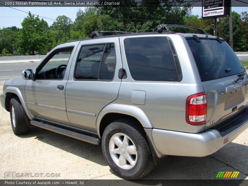 Sierra Silver Metallic / Charcoal 2001 Nissan Pathfinder LE 4x4