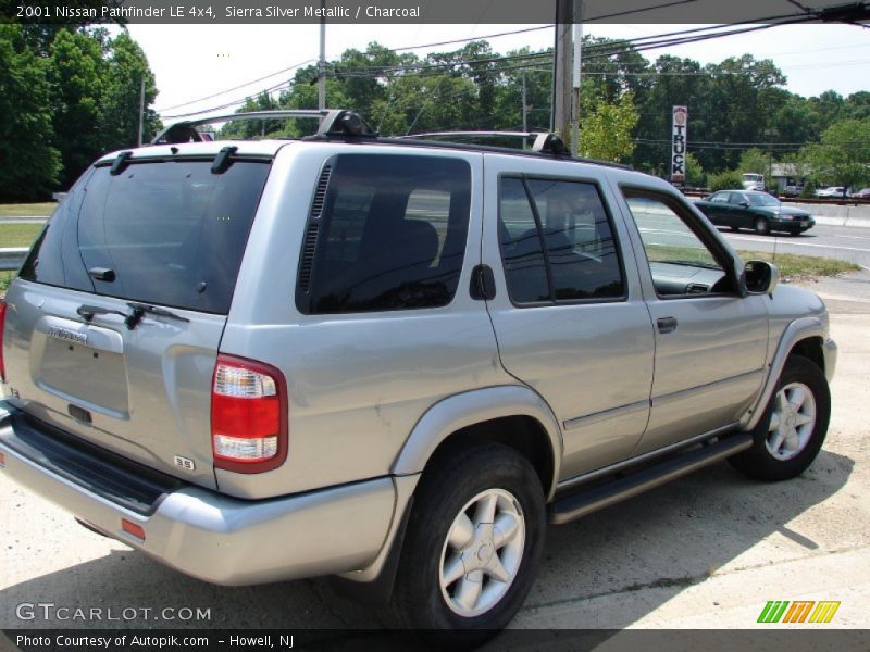 Sierra Silver Metallic / Charcoal 2001 Nissan Pathfinder LE 4x4