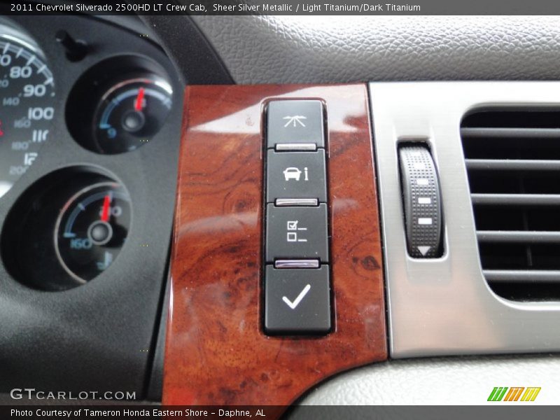Controls of 2011 Silverado 2500HD LT Crew Cab