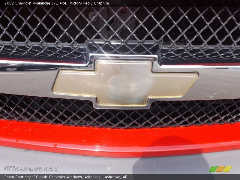 Victory Red / Graphite 2002 Chevrolet Avalanche Z71 4x4
