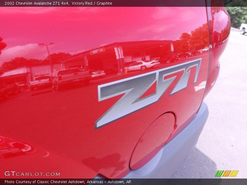 Victory Red / Graphite 2002 Chevrolet Avalanche Z71 4x4