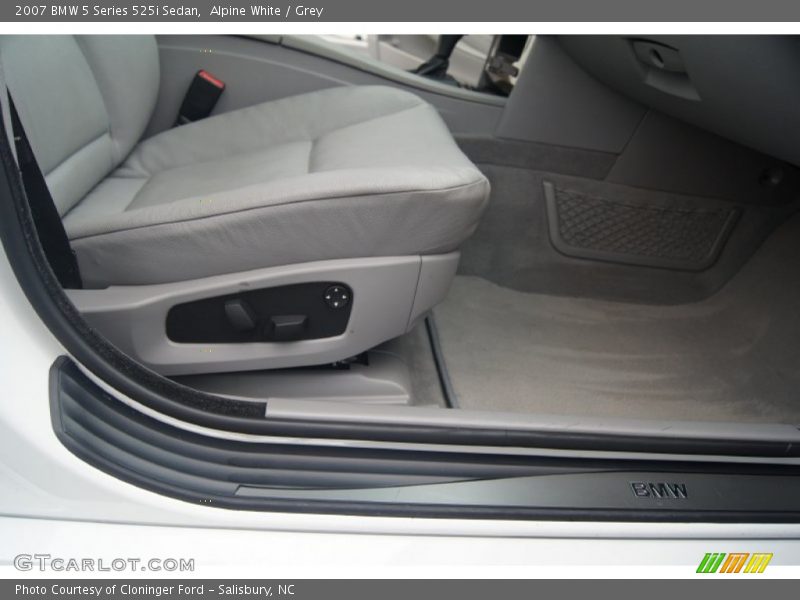 Alpine White / Grey 2007 BMW 5 Series 525i Sedan