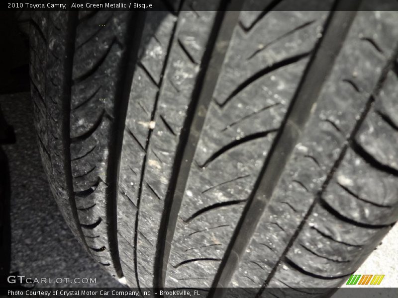 Aloe Green Metallic / Bisque 2010 Toyota Camry