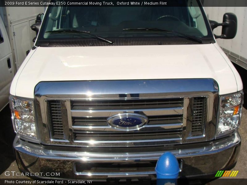 Oxford White / Medium Flint 2009 Ford E Series Cutaway E350 Commercial Moving Truck