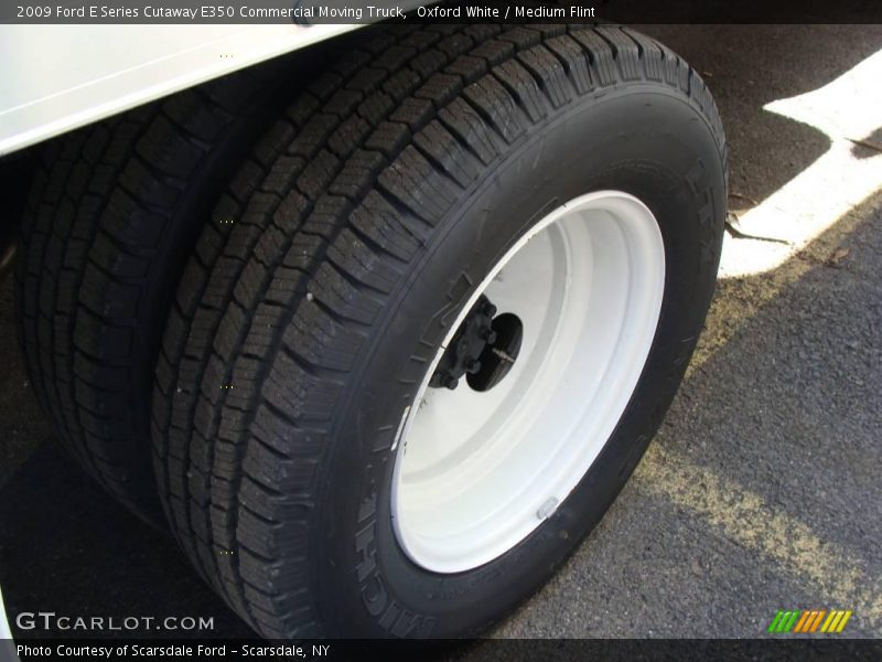 Oxford White / Medium Flint 2009 Ford E Series Cutaway E350 Commercial Moving Truck