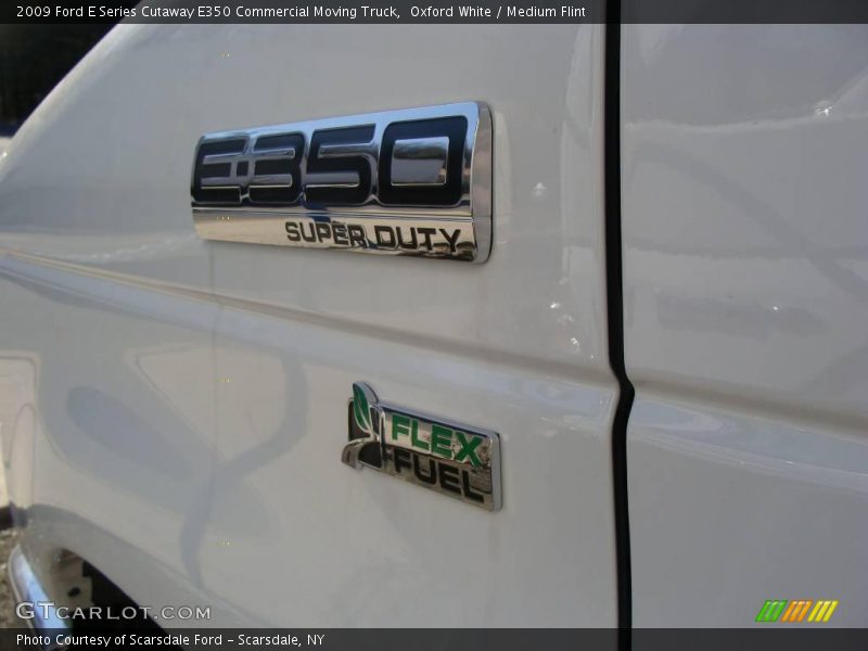 Oxford White / Medium Flint 2009 Ford E Series Cutaway E350 Commercial Moving Truck