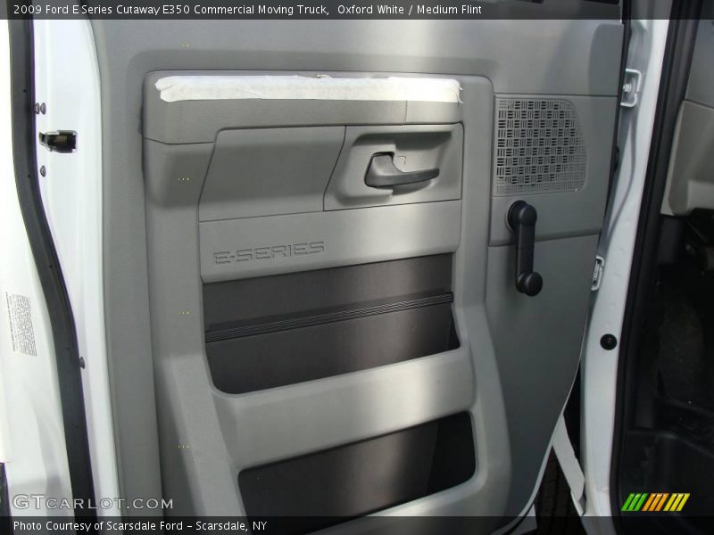 Oxford White / Medium Flint 2009 Ford E Series Cutaway E350 Commercial Moving Truck