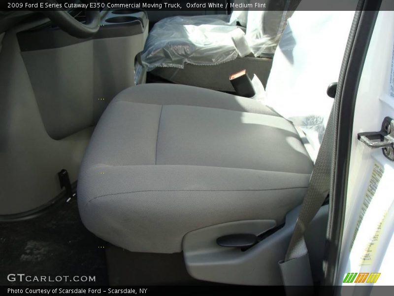 Oxford White / Medium Flint 2009 Ford E Series Cutaway E350 Commercial Moving Truck