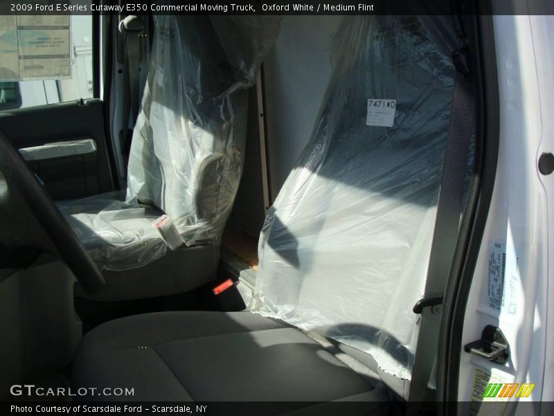 Oxford White / Medium Flint 2009 Ford E Series Cutaway E350 Commercial Moving Truck