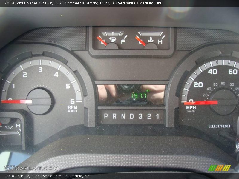 Oxford White / Medium Flint 2009 Ford E Series Cutaway E350 Commercial Moving Truck