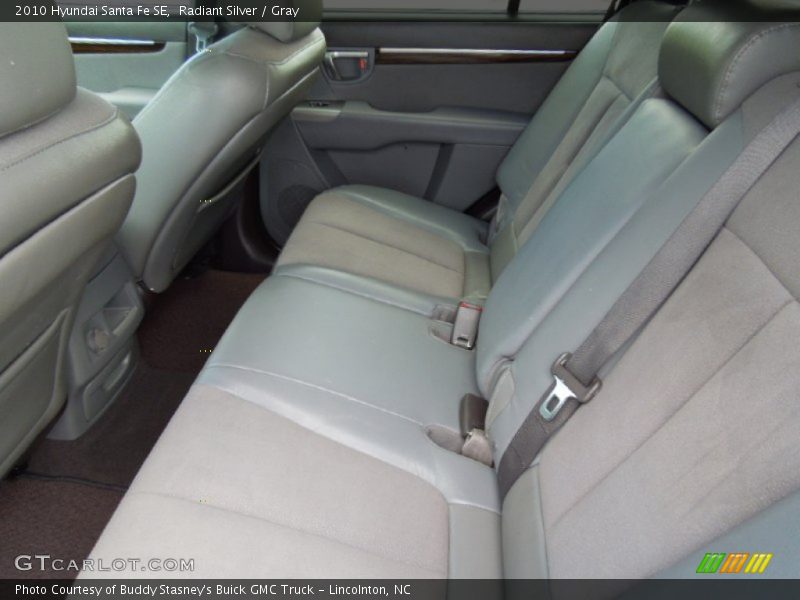Radiant Silver / Gray 2010 Hyundai Santa Fe SE