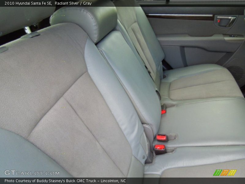 Radiant Silver / Gray 2010 Hyundai Santa Fe SE