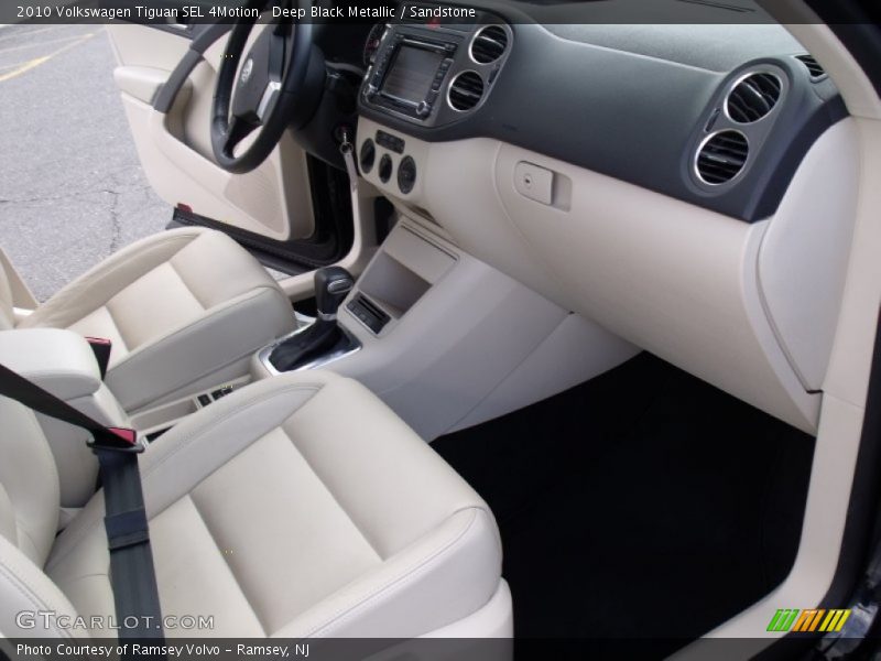 Deep Black Metallic / Sandstone 2010 Volkswagen Tiguan SEL 4Motion
