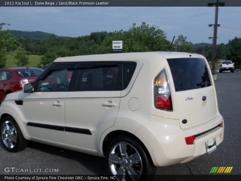 Dune Beige / Sand/Black Premium Leather 2011 Kia Soul !
