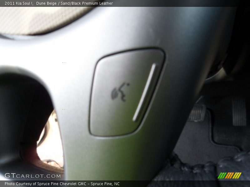 Dune Beige / Sand/Black Premium Leather 2011 Kia Soul !