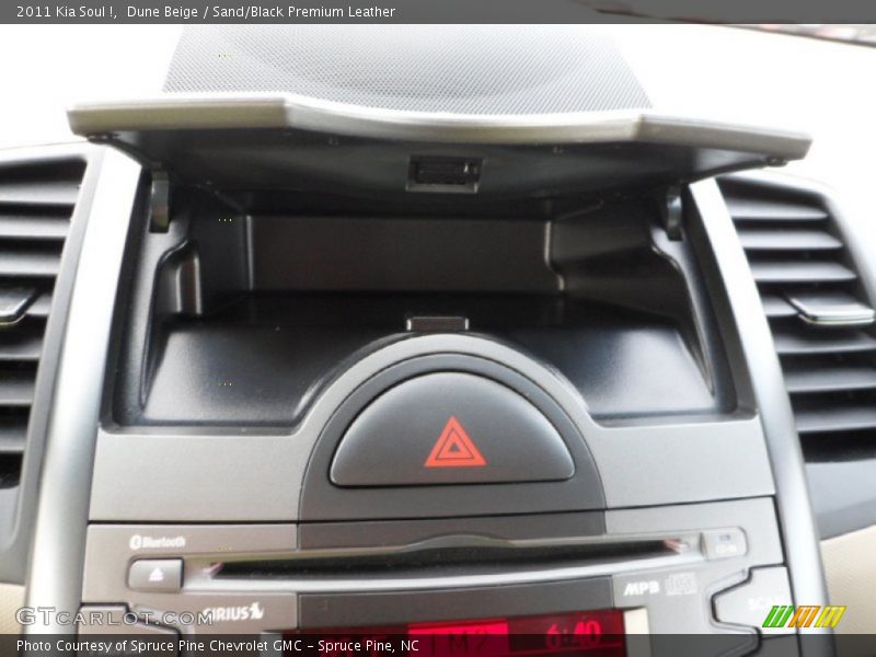 Dune Beige / Sand/Black Premium Leather 2011 Kia Soul !