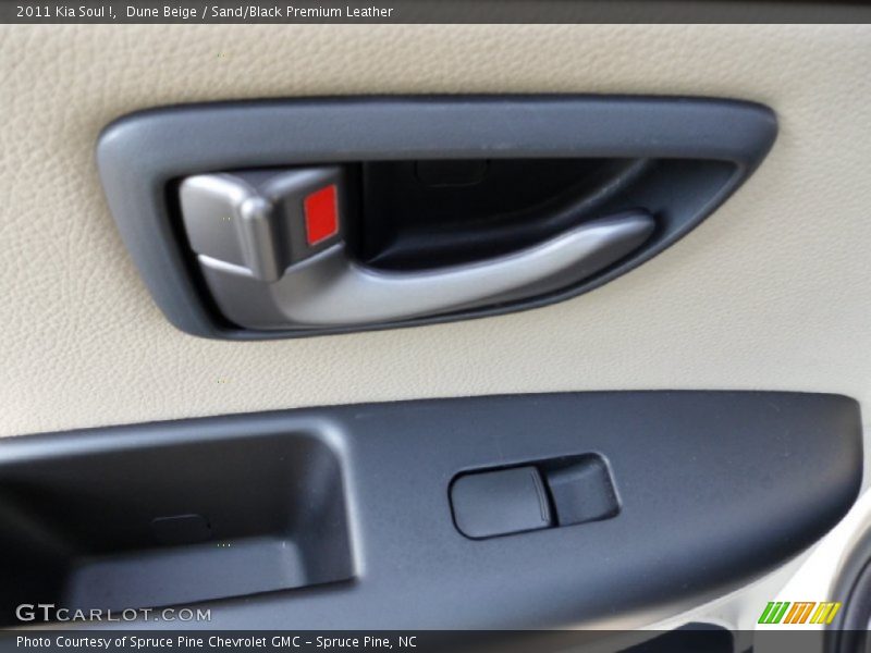 Dune Beige / Sand/Black Premium Leather 2011 Kia Soul !