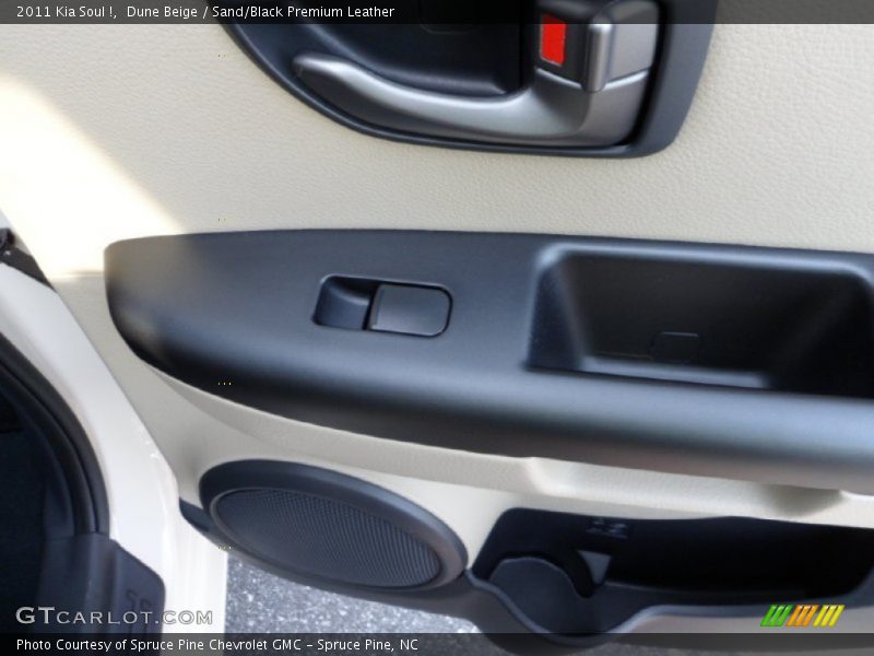 Dune Beige / Sand/Black Premium Leather 2011 Kia Soul !