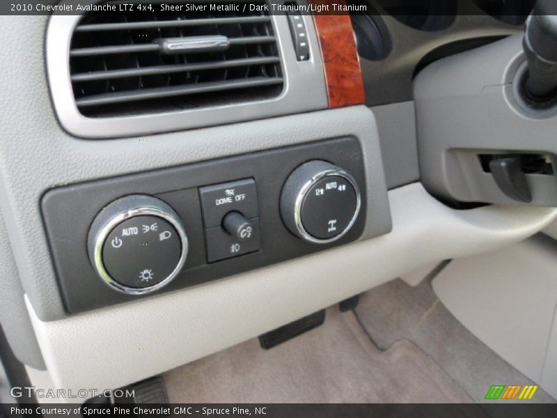 Sheer Silver Metallic / Dark Titanium/Light Titanium 2010 Chevrolet Avalanche LTZ 4x4