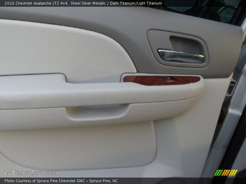 Sheer Silver Metallic / Dark Titanium/Light Titanium 2010 Chevrolet Avalanche LTZ 4x4