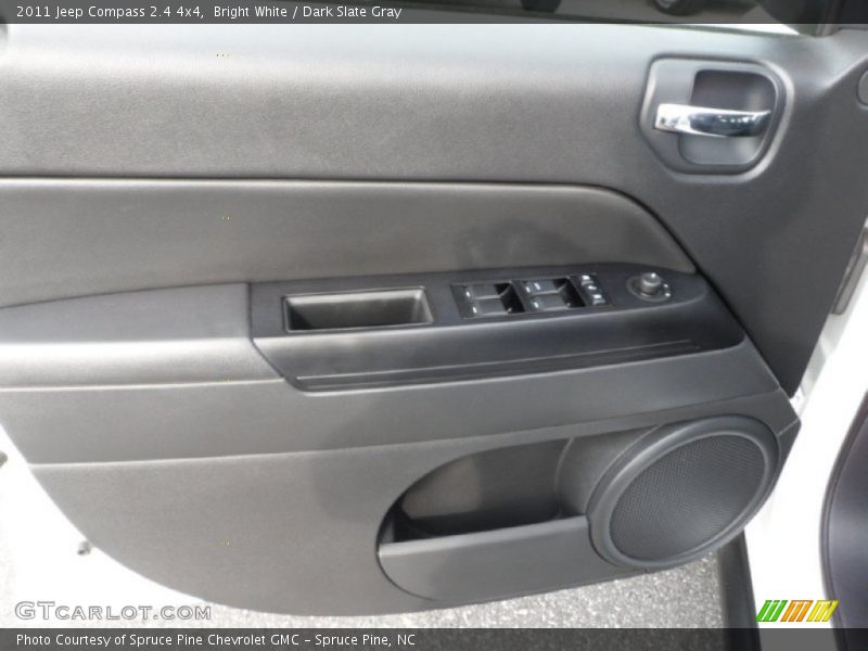 Bright White / Dark Slate Gray 2011 Jeep Compass 2.4 4x4